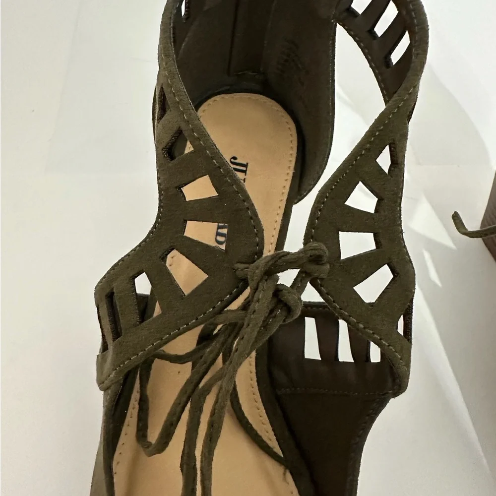 JustFab Deanna Olive Green Cutout Peep Toe Wedge Sandals Size 8.5